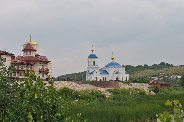 Храм в Винновке хорошо виден с Волги.