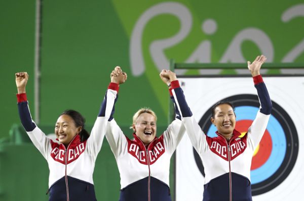 Женская сборная России по стрельбе из лука также завоевала серебро.