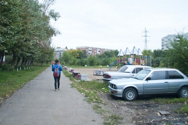 Омские газоны практически уничтожены личным автотранспортом.