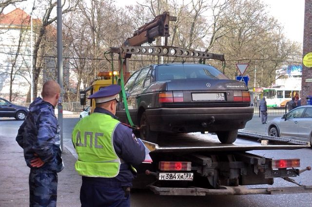 Более полумиллиона рублей задолжала калининградка за авто на штрафстоянке.
