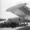 Посадка пассажиров в лайнер Ил-62, который совершит первый рейс из Москвы в Нью-Йорк. 1968 год.