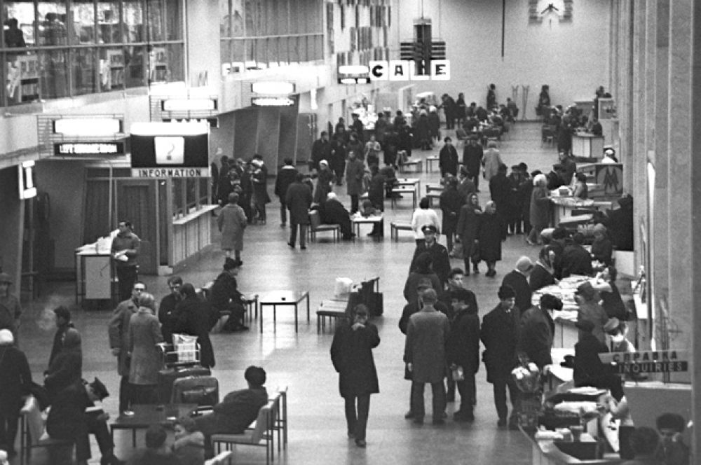Зал ожидания международного аэропорта Шереметьево. 1970 год.