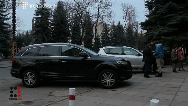 Военный прокурор Южного региона, Максим Якубовский решил расширить свой автопарк и купить новенькую Audi Q7 за 72000 евро
