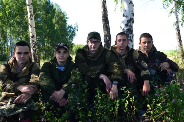 Участники похода слева направо: Ильдар Абулханов, Александр Кукшкин, Альберт Тукаев, Александр Колчин, Никита Фролов.