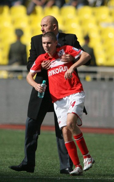 В 2006 году Черчесов вернулся в московский «Спартак» в качестве спортивного директора, а спустя год стал главным тренером команды, проработав с «красно-белыми» до 2008 года.