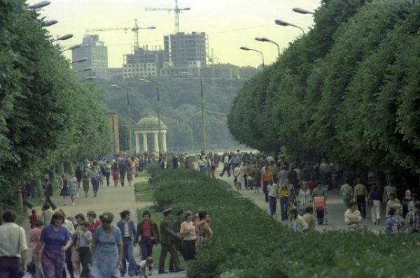 Центральный парк культуры и отдыха (ЦПКиО) имени Горького, 1980 год.
