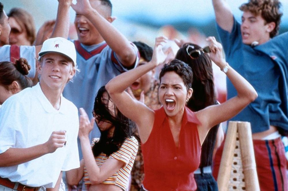 Снялась в фильме «В погоне за солнцем» (1996), снятом по реальной истории.