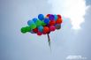 В честь Дня физкультурника и открытия пляжа в небо запустили воздушные шары.