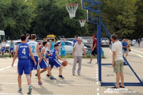 Мастер-класс на празднике провели краснодарские баскетболисты.