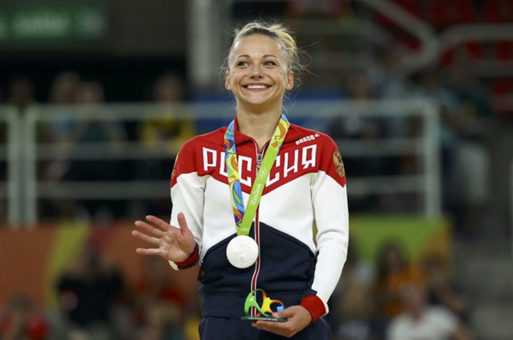 Гимнастка Мария Пасека завоевала серебро в опорном прыжке на Олимпиаде.