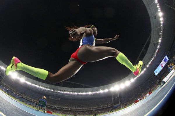 Колумбийская легкоатлетка Катрин Ибаргуэн выиграла золото Олимпиады в тройном прыжке.
