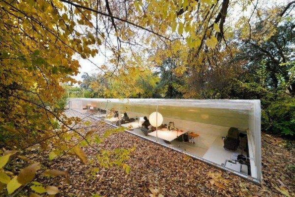 Испанское агентство Selgas Cano Architecture находится в лесу, практически в земле