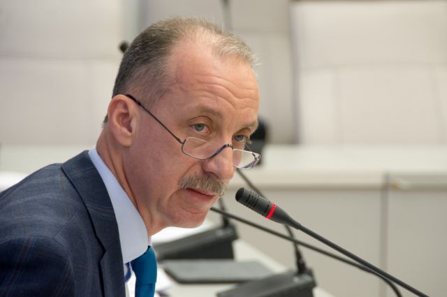 Константин Бочаров отметил, что комиссия может принять решение о направлении материалов в СК.