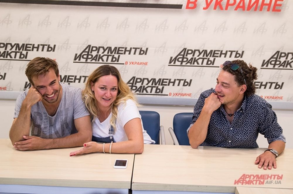 Лена Синельникова была очень веселой на конференции