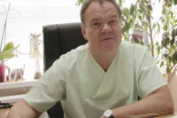 Александр Резников - современный Айболит, которому под силу пришить не только ногу, но и другие очень важные органы