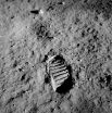 Снимок следа подошвы обуви астронавта Базза Олдрина на поверхности Луны, сделанный им 21 июля 1969 года.