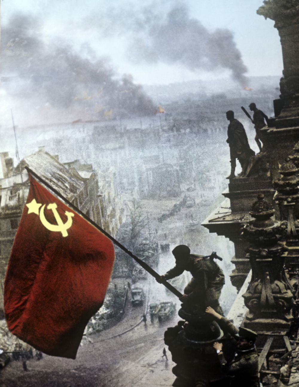 «Знамя Победы над Рейхстагом» («Красное знамя над Рейхстагом») — серия снимков советского военного корреспондента Евгения Халдея, сделанных на крыше здания полуразрушенного нацистского парламента. Фотографии этой серии являются одними из наиболее распространенных снимков Второй мировой войны.