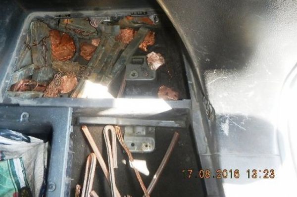 Более 178 килограммов прута из меди гражданин Украины спрятал в кузове своего автомобиля Chevrolet Captiva. 