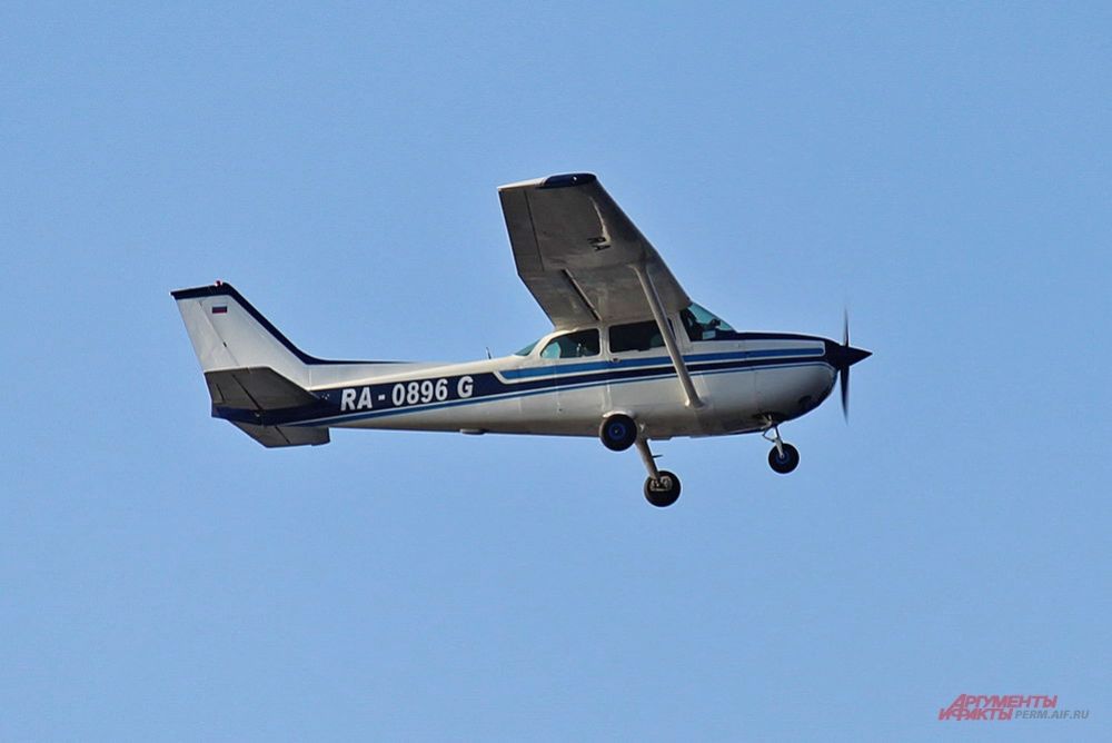 Американский легкомоторный четырёхместный многоцелевой самолёт Cessna-172.