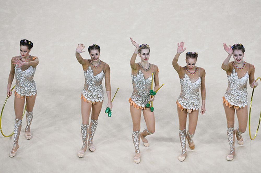 Сборная России по художественной гимнастике выиграла золото в групповых упражнениях соревнований на Олимпиаде в Рил-де-Жанейро.