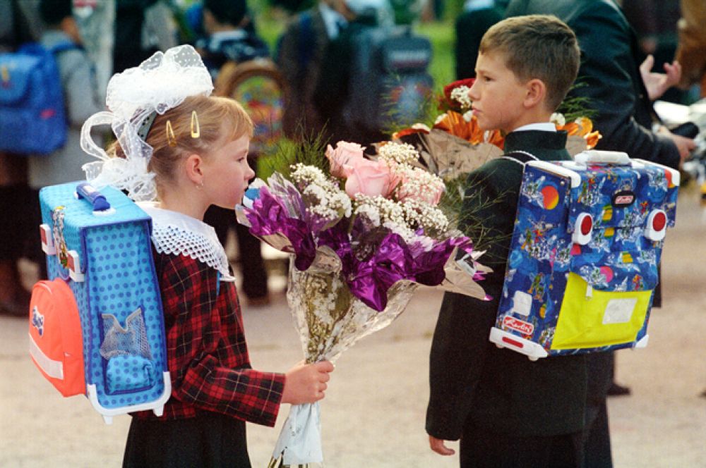 Московские школьники в День знаний 1 сентября, 2003 год.