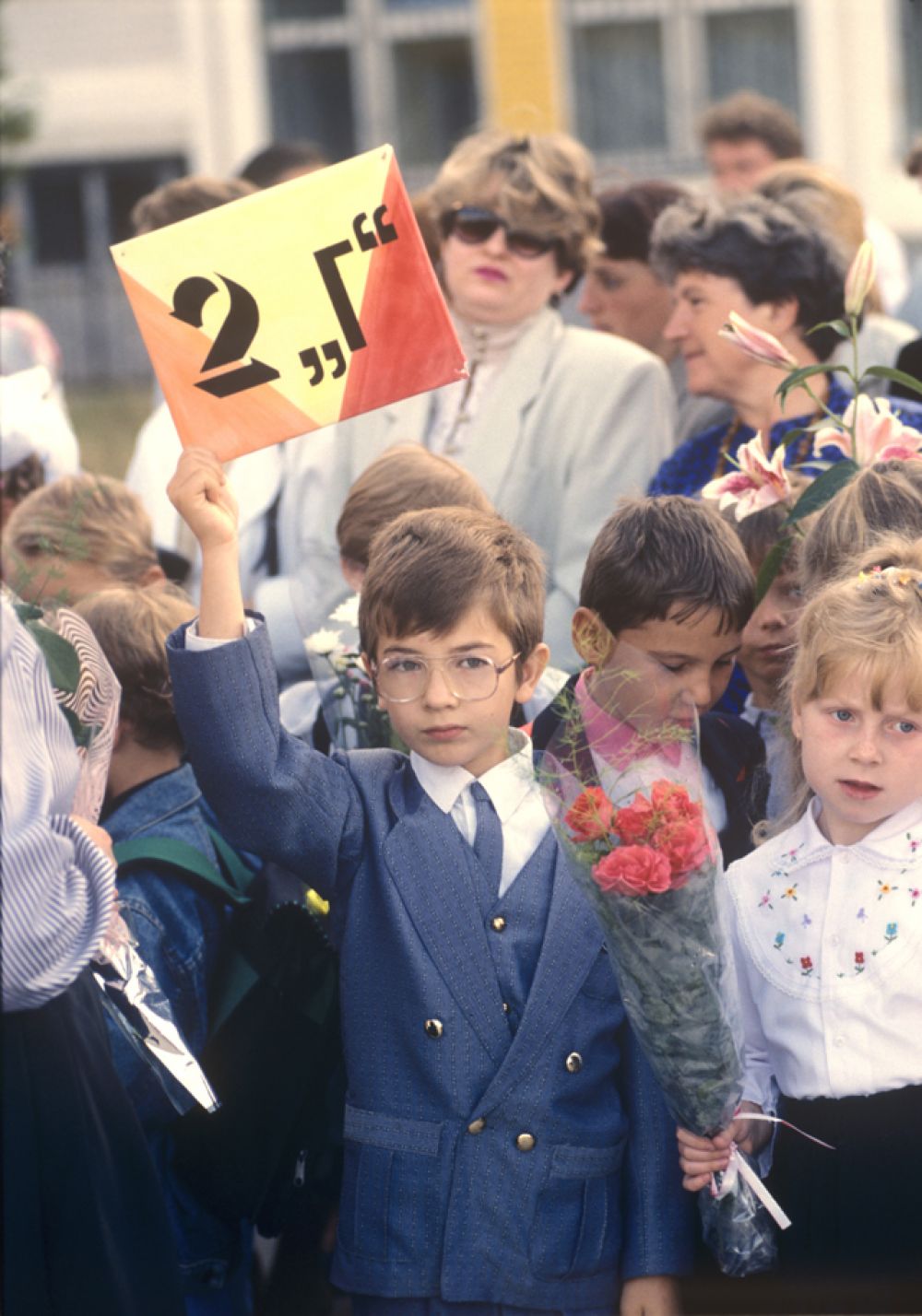 На праздничной линейке в День знаний, 1995 год.