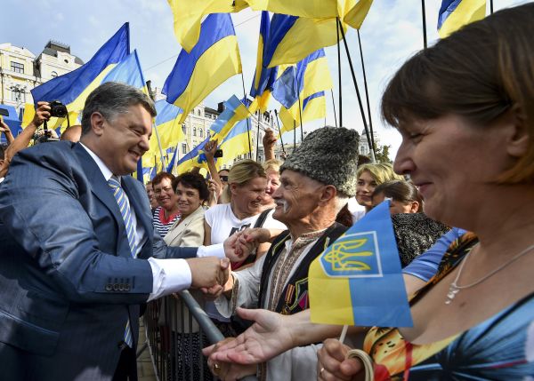 Порошенко решил поздравить обычных людей лично с этим праздником