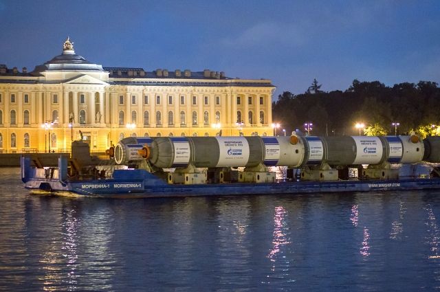 оборудование, предназначенное для строительства новых установок, транспортируется в Омск поэтапно речными и морскими судами
