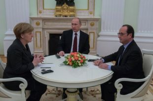 Президент России Владимир Путин, канцлер Германии Ангела Меркель и президент Франции Франсуа Олланд