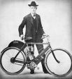 Мотоцикл Indian Single имел передовую для своего времени конструкцию. В частности, на нем впервые была установлена цепная передача от двигателя к заднему колесу. Indian Single были представлены покупателям в 1902 году.