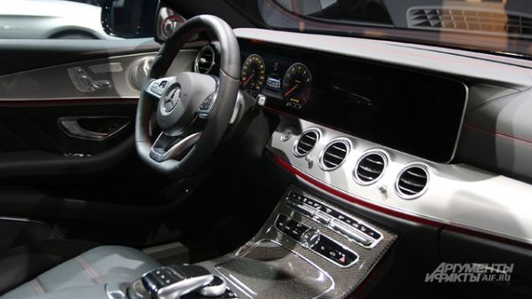 Интерьер Mercedes-AMG E43.