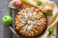 При какой температуре выпекается яблочный пирог