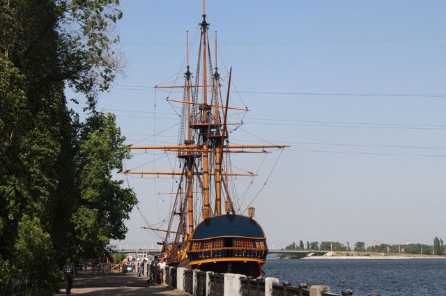 В 1700 году спустили на воду корабль«Гото Предестинация», а в 2014 году открыли музей, представляющий собой точную копию петровского судна.