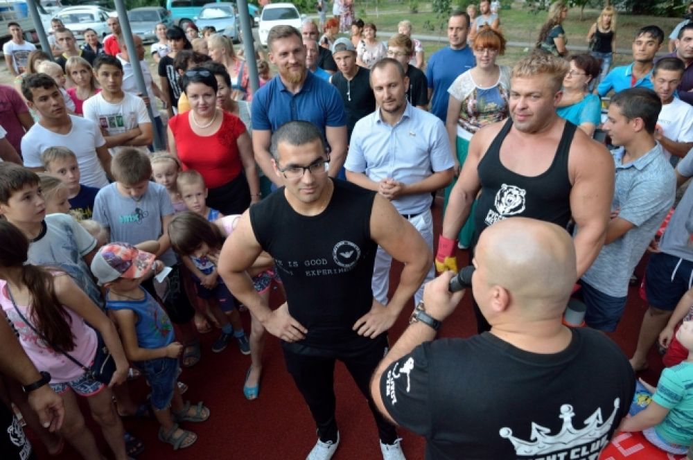 Не мог устоять перед соблазном и чемпион Евразии по пауэрлифтингу волгодонец Хасыл Дадаханов.