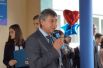 Директор гимназии № 42 Олег Синенков поздравил учеников и учителей с Днем знаний