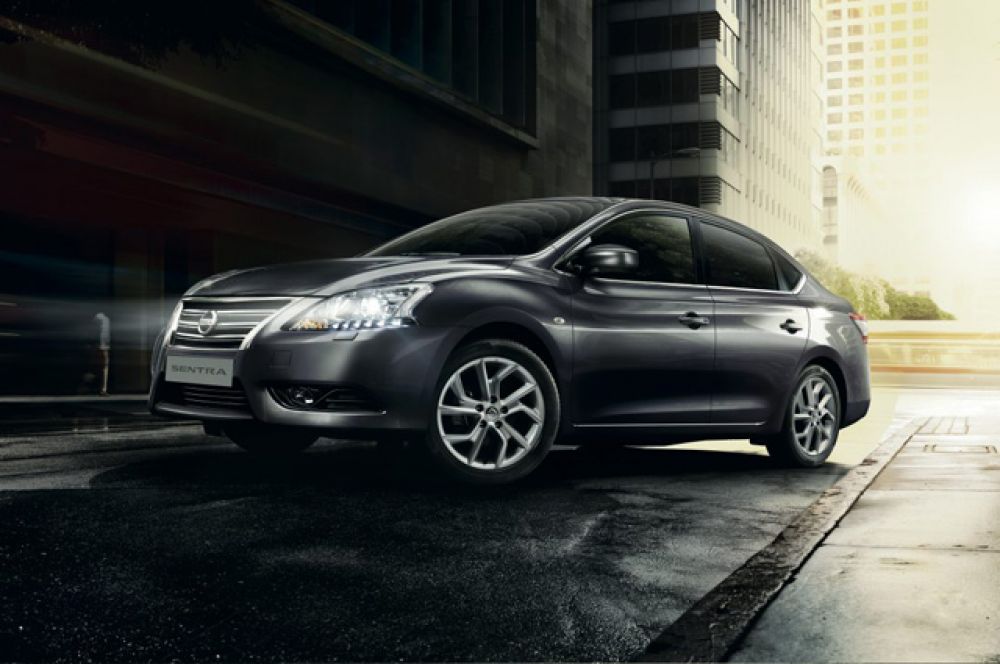 Nissan Sentra, цена в России — от 896 000 рублей. Однако стоит отметить, что американская Sentra сильно отличается от российской по многим показателям и характеристикам.