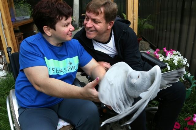 Татьяна и Андрей Зевакины уже 16 лет вместе. Построенная главой  семьи голубятня радует весь район.