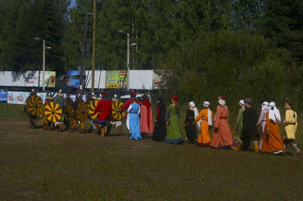 Фестиваль открылся традиционный парадом.