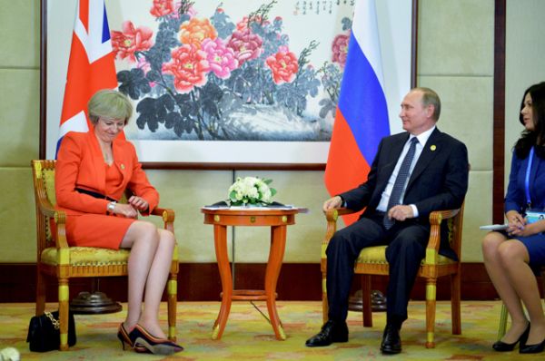 В рамках саммита Владимир Путин провел встречи с президентом Франции Франсуа Олландом, канцлером Германии Ангелой Меркель и премьером Великобритании Терезой Мэй.