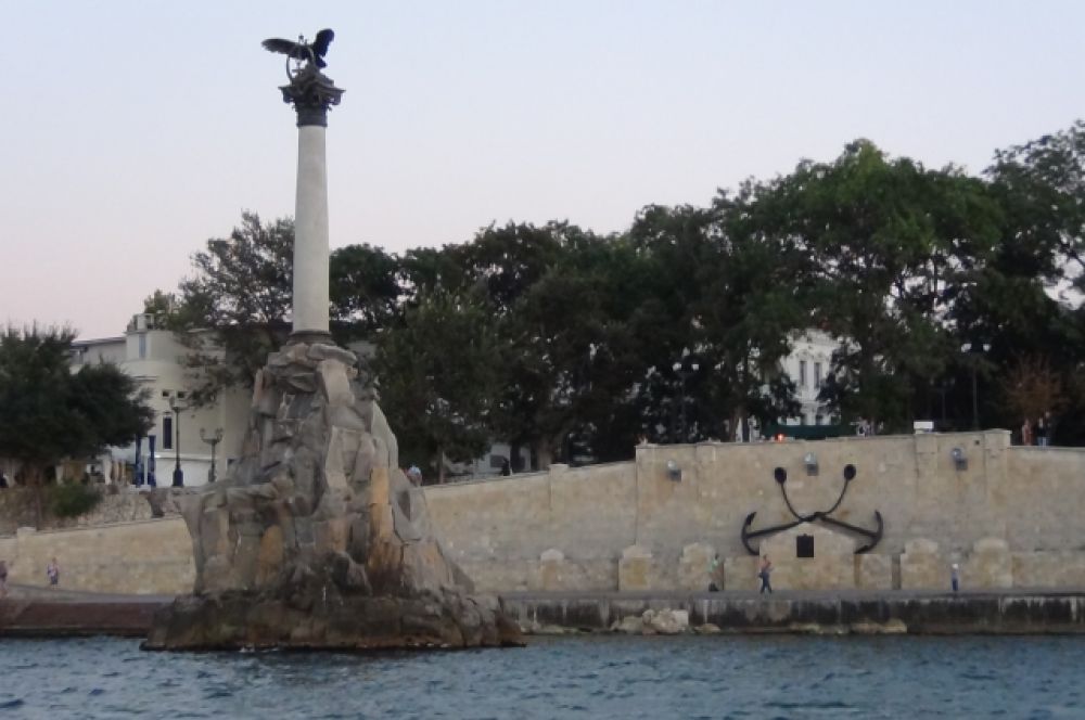 Севастополь (Памятник затопленным кораблям и Херсонес Таврический)