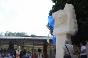 Памятник Василию Стусу