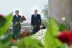 Он почтил память Каримова вместе с премьером республики Шавкатом Мирзиёевым.