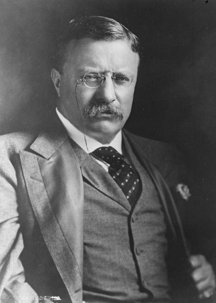 26-й президент США Теодор Рузвельт окончил Гарвард в 1880 году.