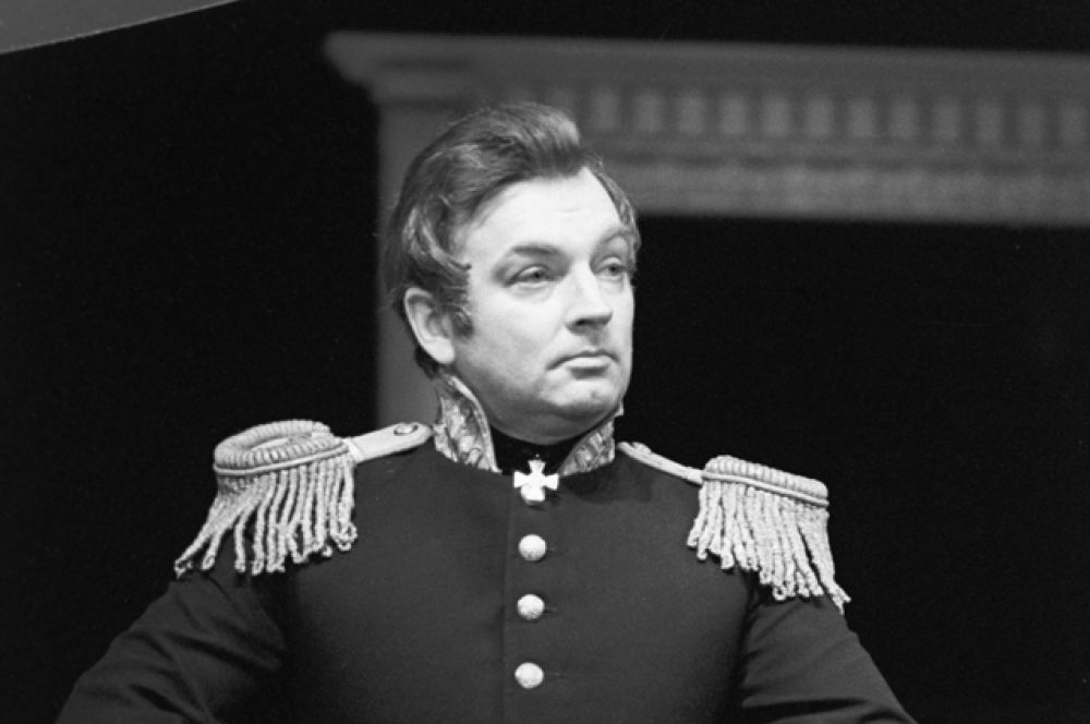 Заслуженный артист РСФСР Михаил Державин в роли полковника Скалозуба в спектакле по пьесе Грибоедова «Горе от ума». Московский академический театр Сатиры, 1981 год.