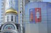 Повсюду - изображение герба Ростова, поздравления его жителям, выполненные в гамме туристического логотипа донской столицы,...