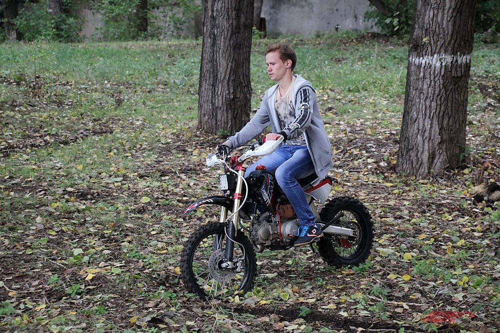 Смельчаки могли сесть за руль спортивного мотоцикла.