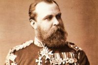 Людвиг унаследовал титул великого герцога от своего бездетного дяди и смог удачно жениться на дочери королевы Великобритании Виктории.