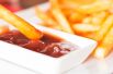Кетчуп. Магазинный кетчуп содержит большое количество сахара, красителей, консервантов, улучшителей вкуса. Весь этот набор негативно влияет на здоровье сосудов, может привести к гипертонии и проблемам с сердцем.