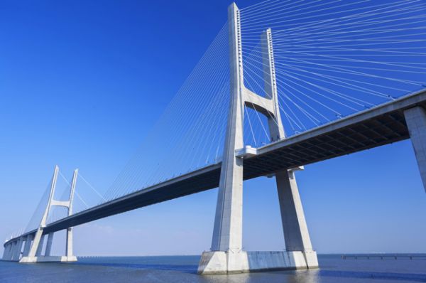 Самым длинным в Европе является мост Васко да Гама в Португалии. 