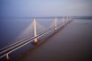 Самый длинный трансокеанский мост в мире также находится в Китае. Вантовый мост через залив Ханчжоувань соединяет города Шанхай и Нинбо.